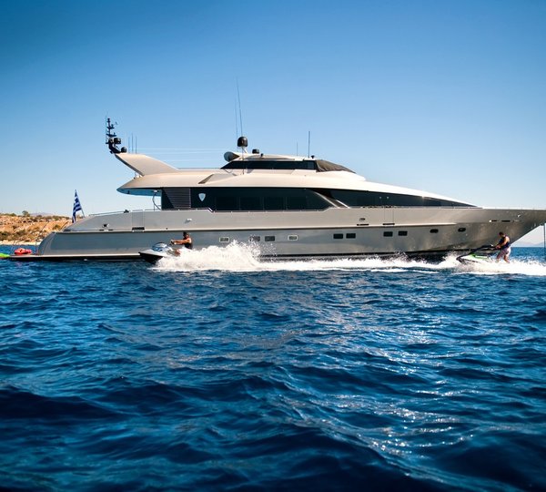 Video from construction of 1988 Heesen motor yacht OCTOPUSSY