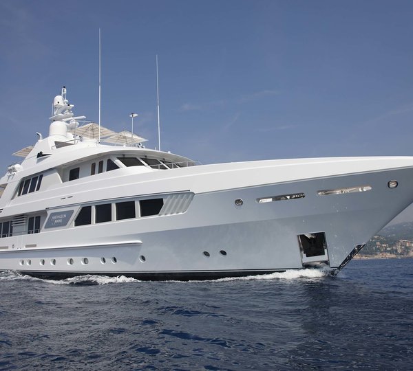 Video: 46m Feadship motor yacht COMO