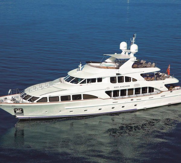 A great success of Salperton IV Yacht with interior design by Adam Lay