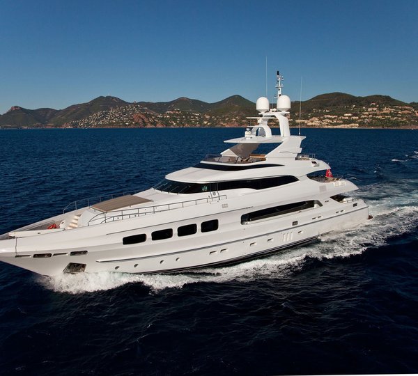 New video of Mondomarine SF40 Yacht SERENITY