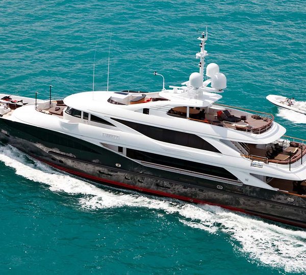 Superyacht Axioma offering a 40% discount for a Christmas yacht charter in the Caribbean!