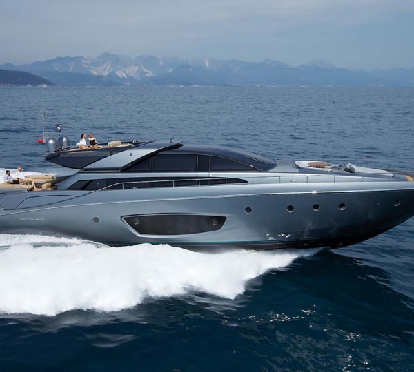 Video: Riva 86 Domino motor yacht JAX in Miami