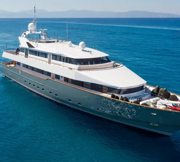 Video from launch of CRN 129 mega yacht CHOPI CHOPI