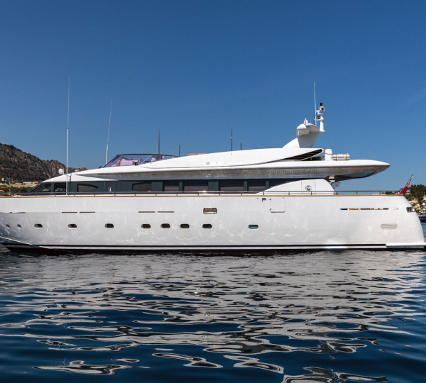 Striking Superyacht SF40 by Mondomarine and Luca Vallebona