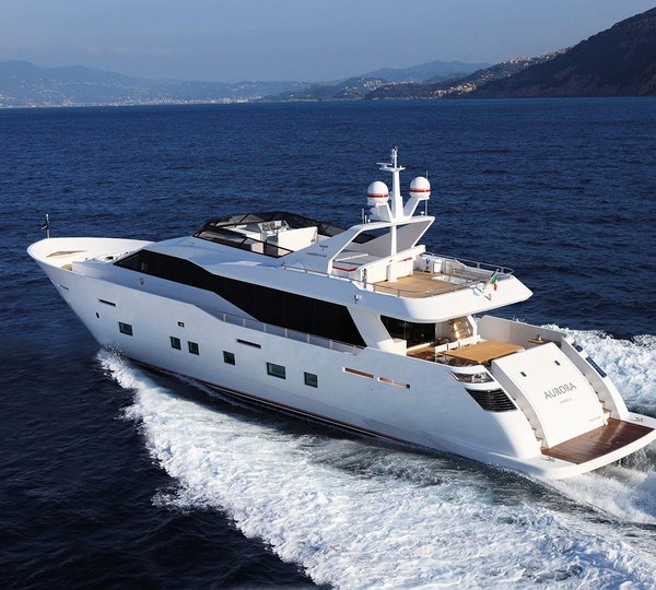 Video: Tecnomar Nadara 40 motor yacht LOW PROFILE
