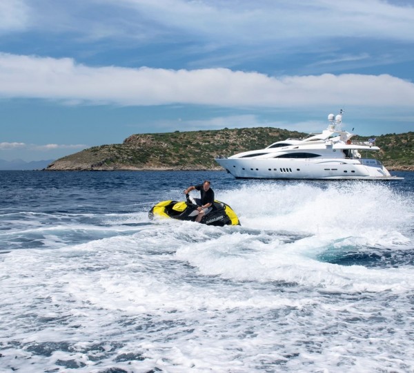 Take a look at NEW Sunseeker 95 Superyacht