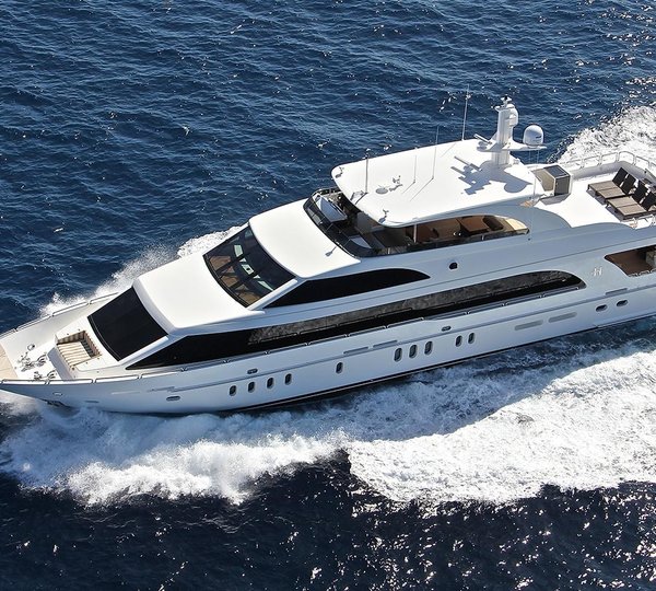 Beautiful 100’ Hargrave Charter Yacht LA DOLCE VITA in Fort Lauderdale, Florida