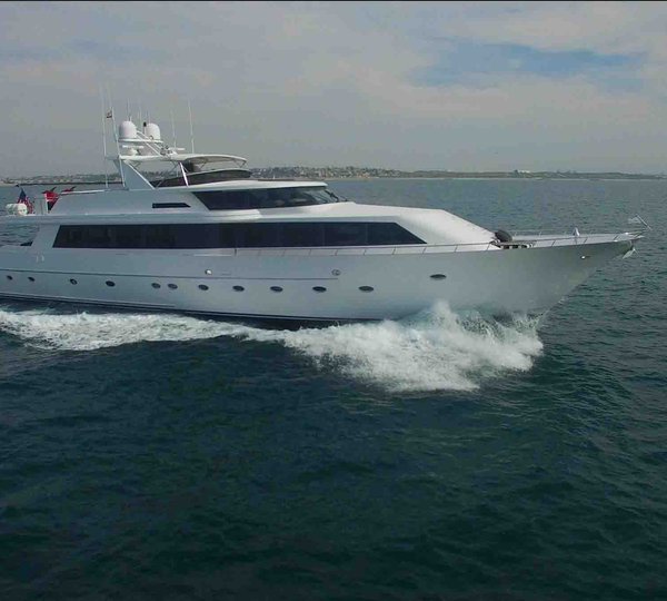 Video: Westship 98 motor yacht DESTINY cruising into Fort Lauderdale, Florida