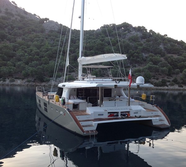 Sunreef Yachts’ 210 POWER TRIMARAN superyacht special feature video