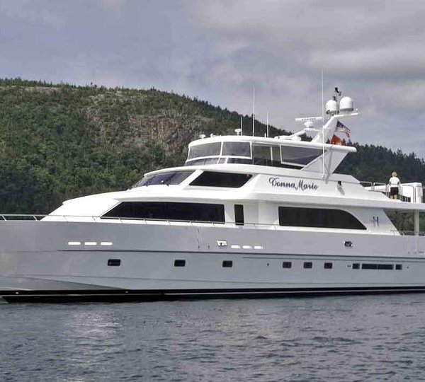 Beautiful Hargrave 101’ RPH Motor Yacht SOLO TU underway