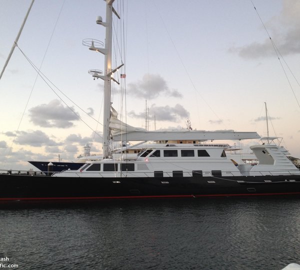 Video: 120’ Broward motor yacht SOVEREIGN heading into Ft. Lauderdale, Florida