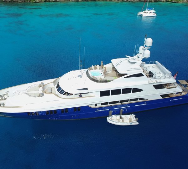 Video of Motor Yacht Glaze approaching Venice in Italy
