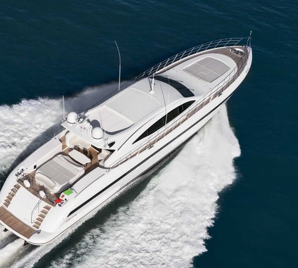Video introducing new Mangusta 165 E superyacht MOONRAKER