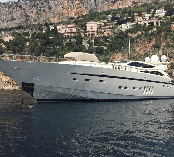 Video of the CERRI 102 FlyingSport Yacht on display at the Miami Yacht and Brokerage Show