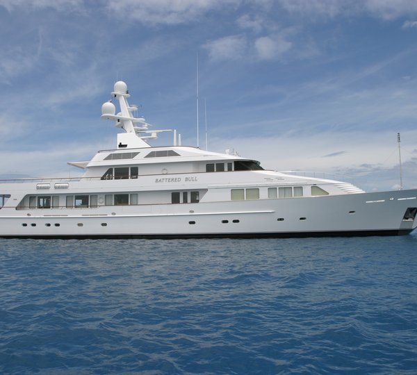 Video: 62m Feadship motor yacht POSITIVE CARRY (ex Rasselas, hull 670) departing Miami
