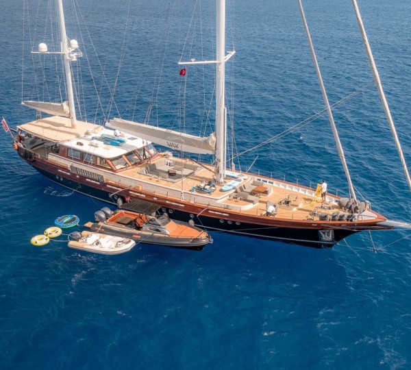 Video: Su Marine sailing yacht IN LOVE underway