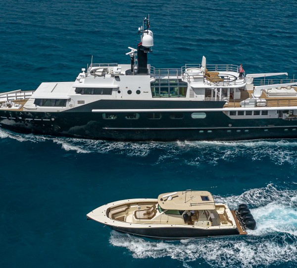 Video: Feadship superyacht SAVANNAH and motor yacht KISS