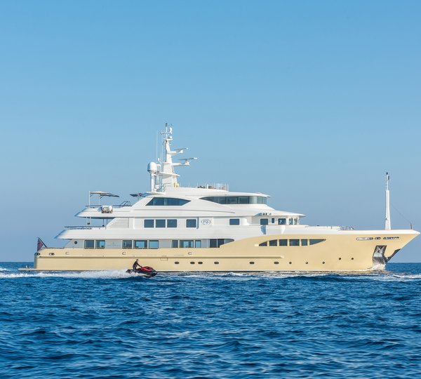 Video showing launch of 52m Jade Yacht Project 959 (Hull 170-001, Hull JY109)