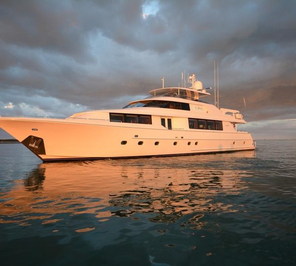 Video: Westport 164 motor yacht VANGO underway