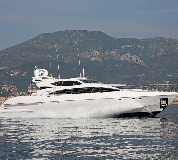 Video: New Overmarine superyacht MANGUSTA 110 in Miami
