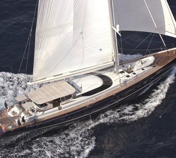 Video of mega yacht M5’s 89m mast re-stepped by Marine Results