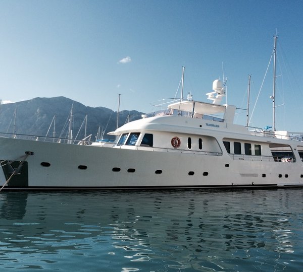 Video of motor yacht Custom Line 108’