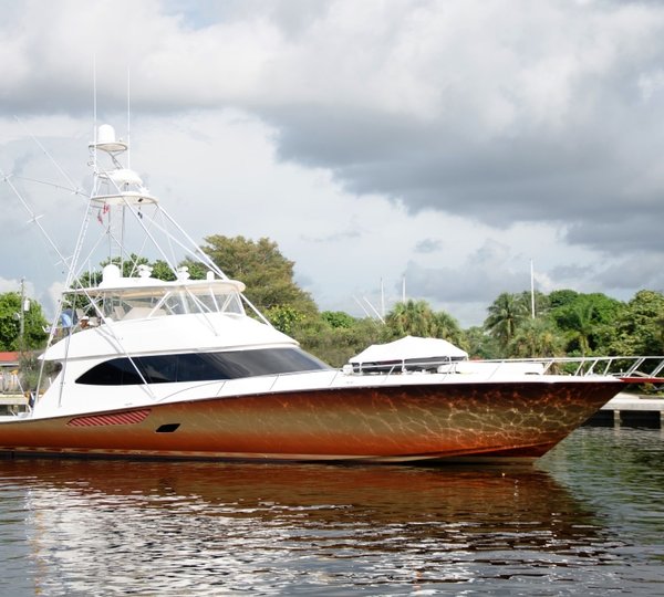 Video: New Motor Yacht Viking 75 at full speed in Fort Lauderdale, Florida
