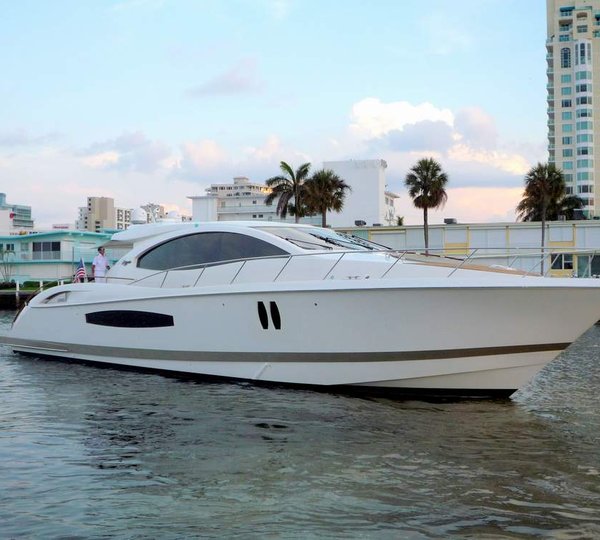 Video: Lazzara 92 LSX motor yacht FREDDY cruising into Fort Lauderdale, Florida