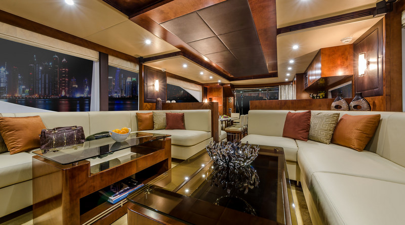 1-Luxury yacht Majesty 70 - Main Saloon