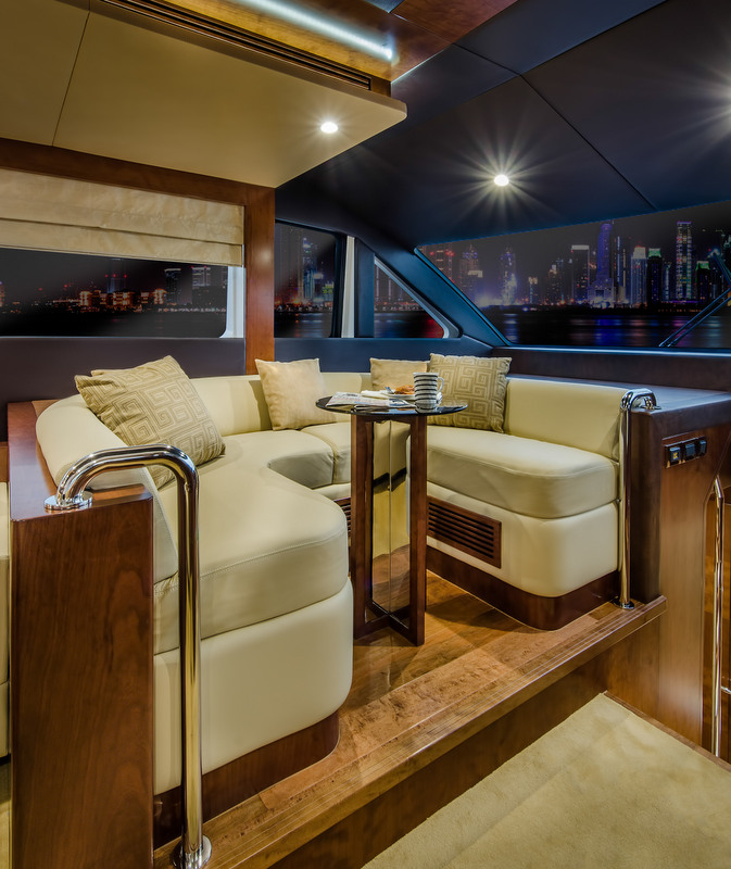 1-Majesty 70 Yacht - Settee