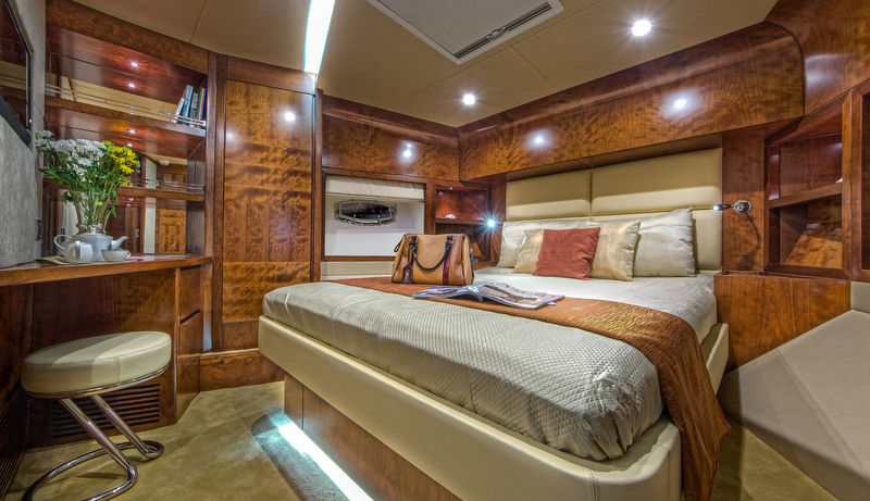 1-Majesty 70 Yacht - VIP Stateroom