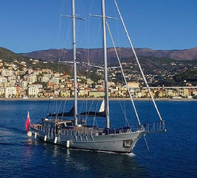 Luxury yacht LA MER