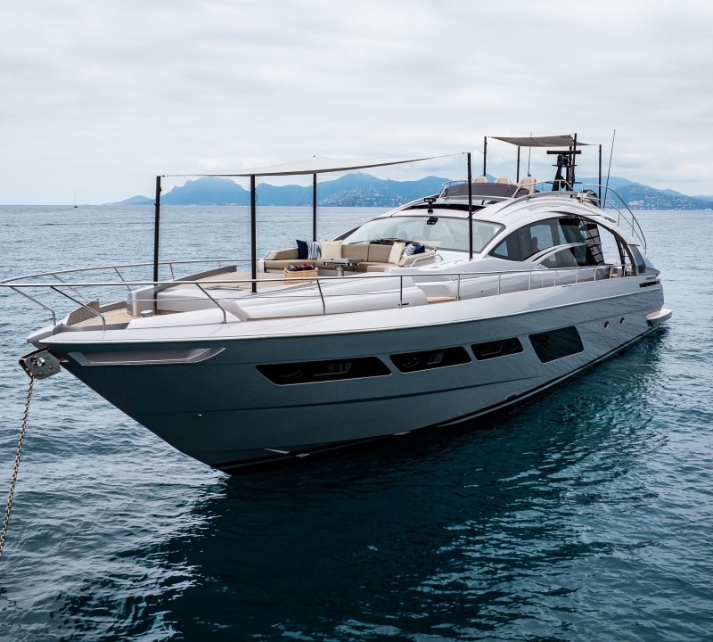 Luxury Yacht CHERRY