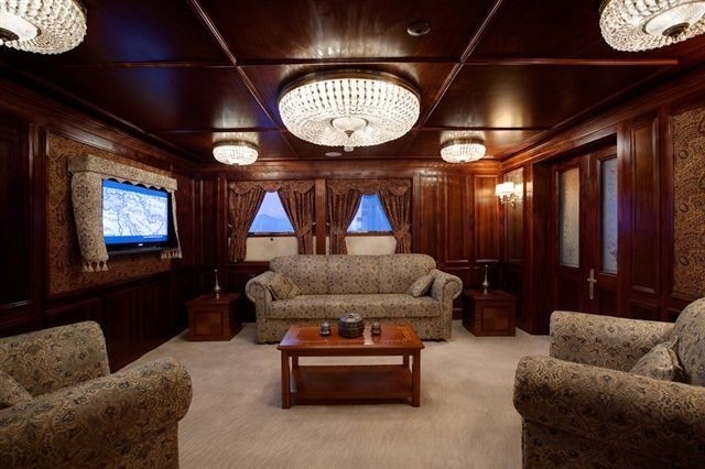 Saloon: Yacht LOALOAT AL BEHAR's Cabin Captured
