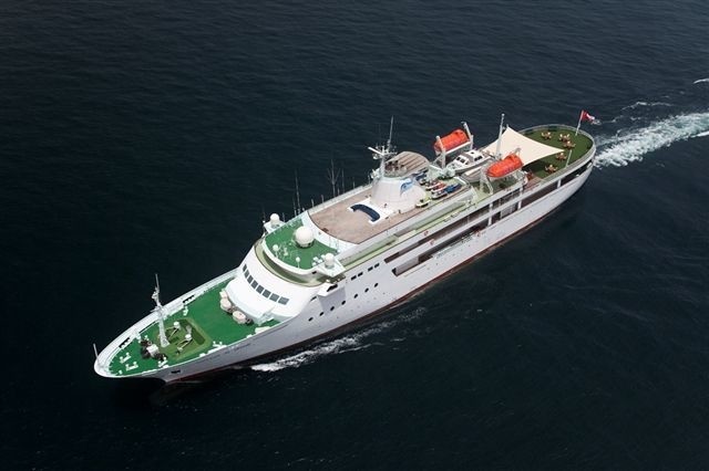Cruising On Yacht LOALOAT AL BEHAR
