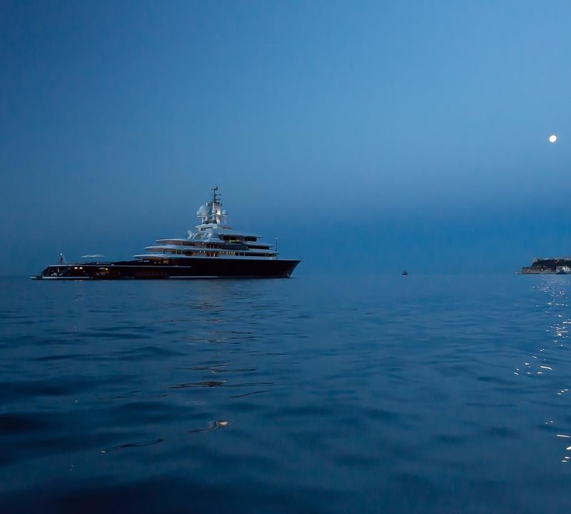 The 115m Yacht LUNA