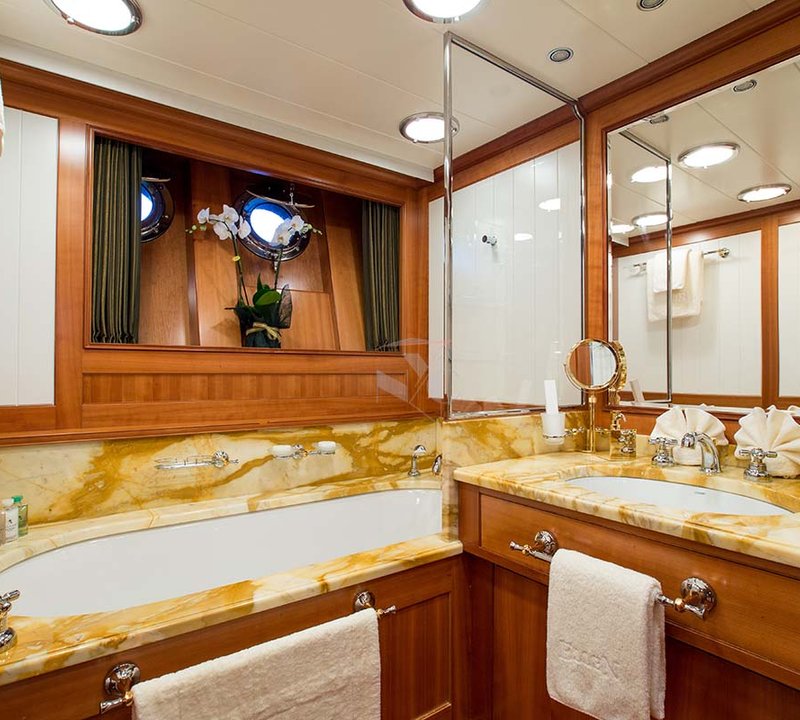 Ellen - Master Stateroom Bath