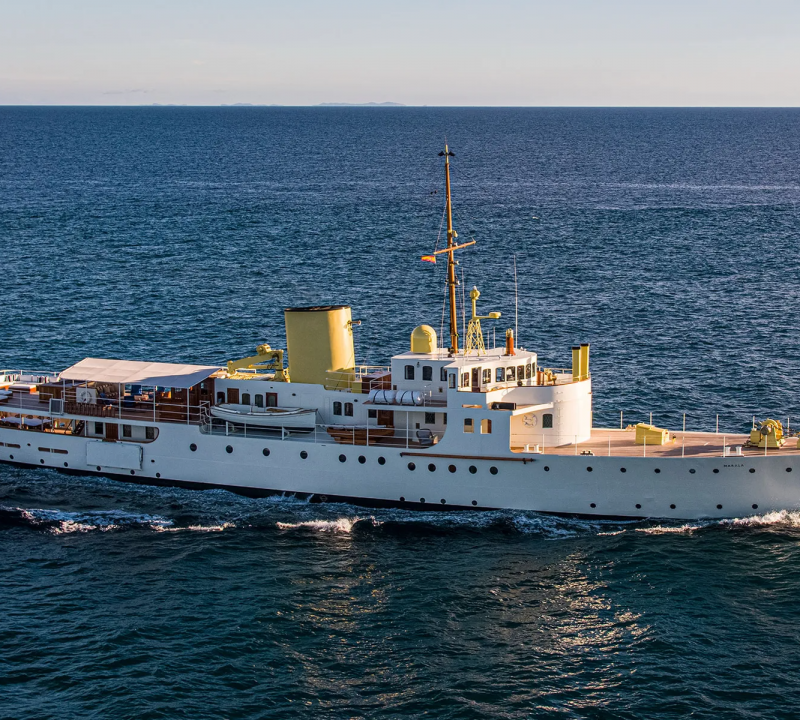 59M CLASSIC MOTOR YACHT