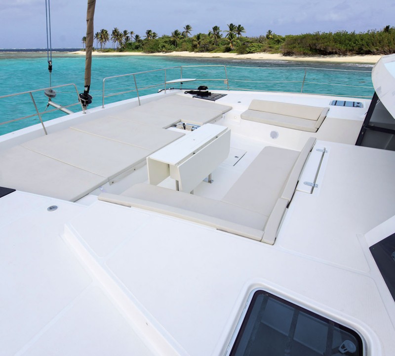 Sunpads on foredeck