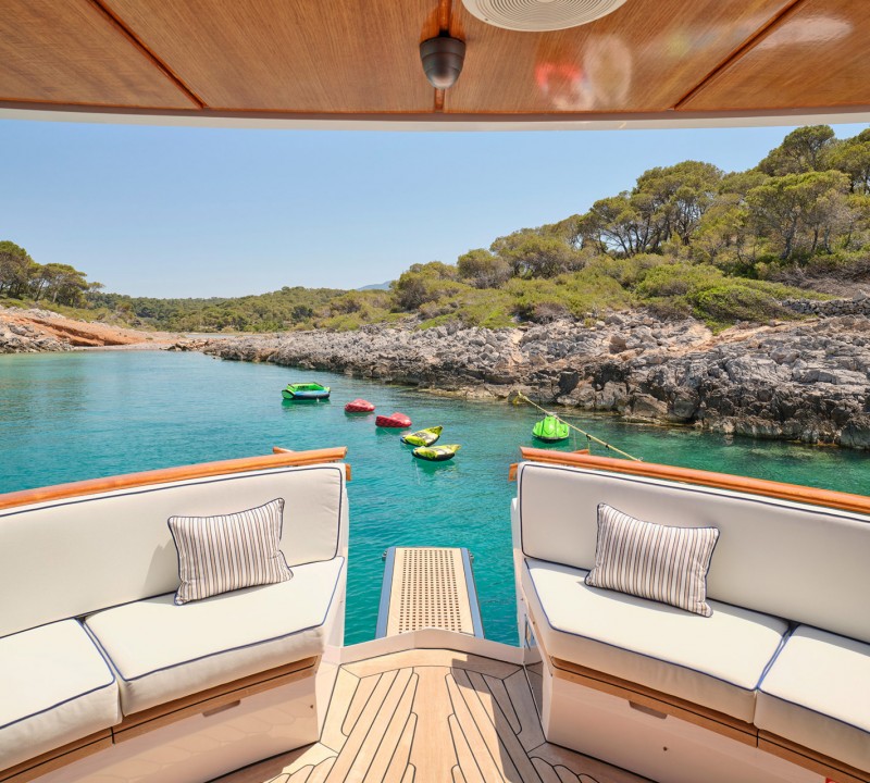 Main deck aft - view to stern