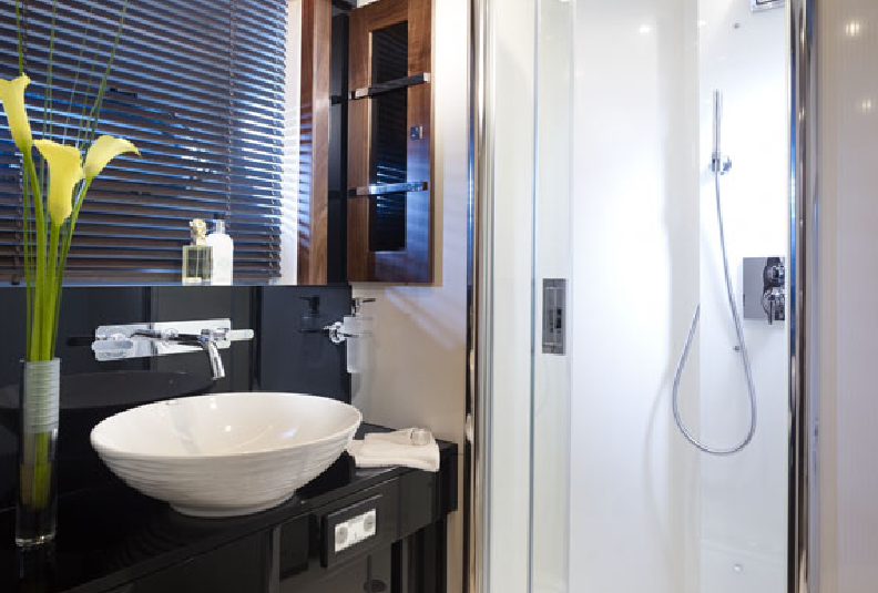 2009 Sunseeker 80 Motor Yacht  - WC and Shower Room