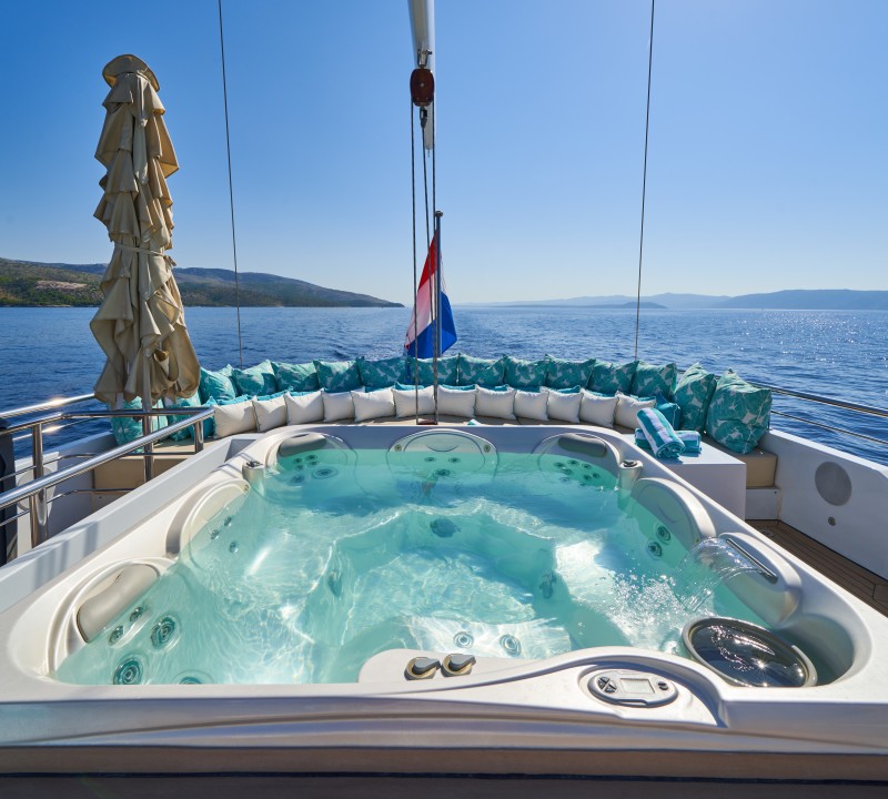 Deck Jacuzzi