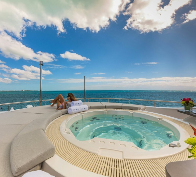 Deck Jacuzzi