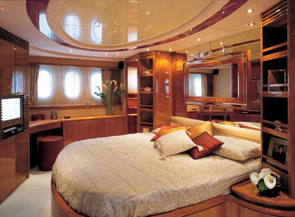 The 22m Yacht IRIS