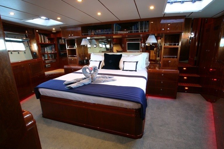 The 23m Yacht BEYOND CAPRICORN
