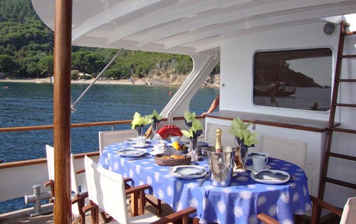 The 23m Yacht DERAMORE