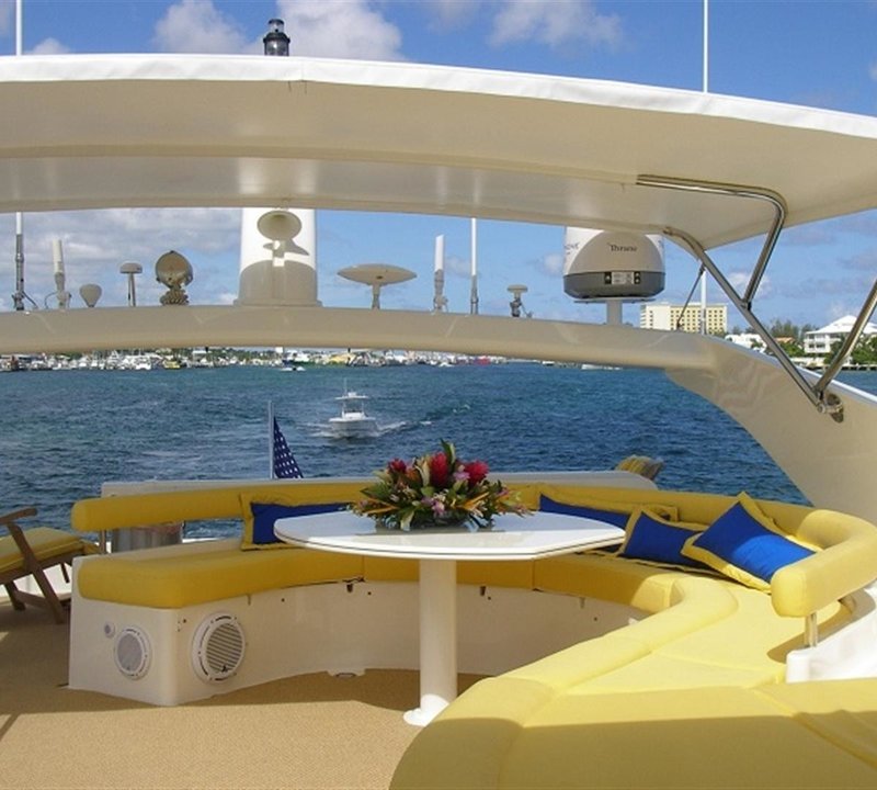 Life On Yacht SIOUX EMPRESS