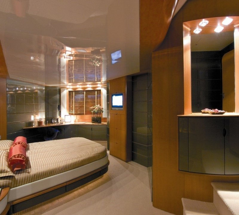The 24m Yacht LES A