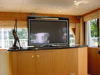 The 25m Yacht CAPTIVATOR