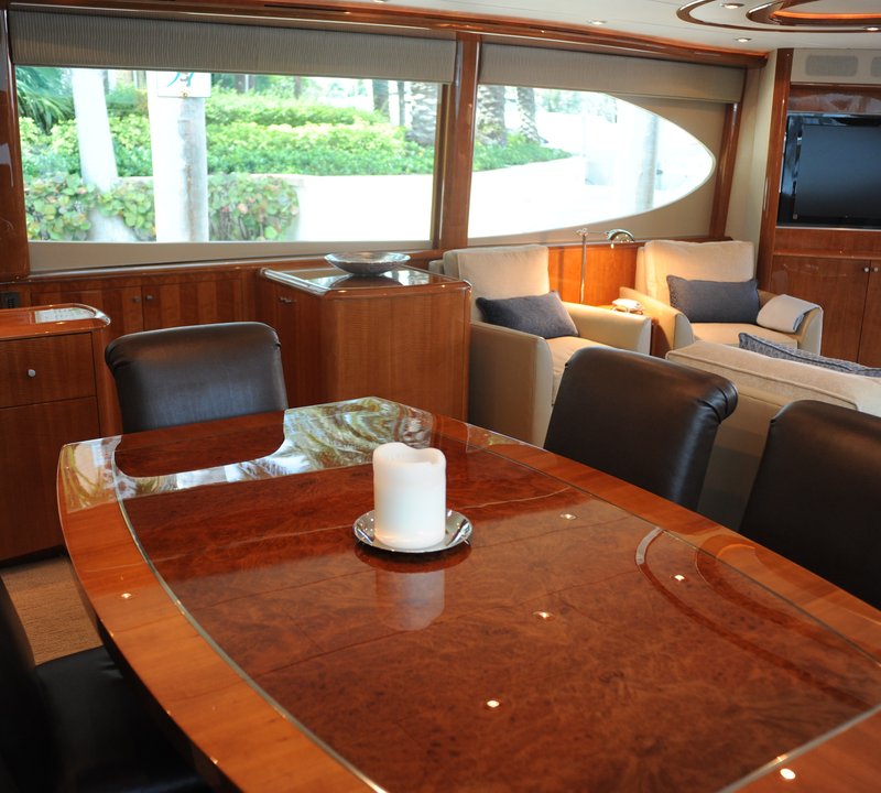 The 25m Yacht CHIP